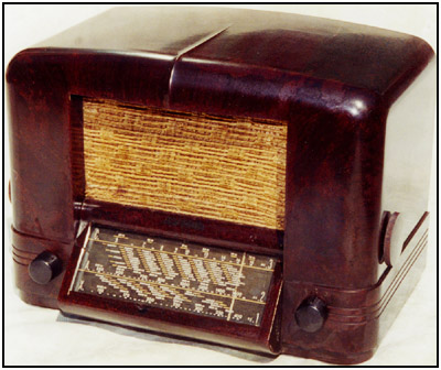 The 1940 RCA Model 5Q8 multiband radio