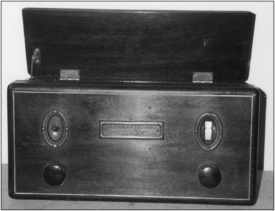 A front view of the RCA Radiola 16