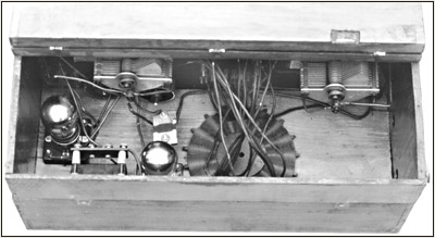 Figure 4. The interior of a 2-tube Reinartz receiver.